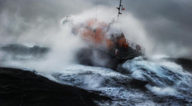 RNLI volunteers deal with difficult circumstances